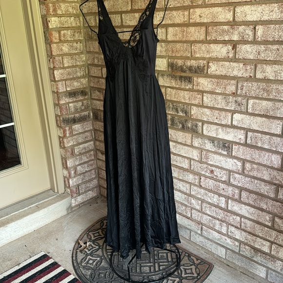 Nos Vintage Olga M Body silk black nylon Full Gown Sweep Oldstock - Picture 5 of 11